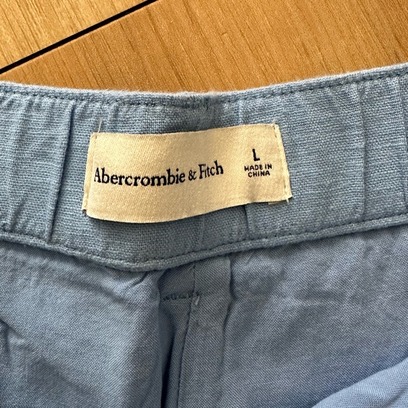 Abercrombie & Fitch High-Waisted Linen Shorts - Picture 3 of 4